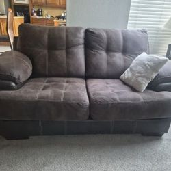 Beatiful living room set with ottoman