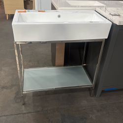 Vanity 32in In Chrome 