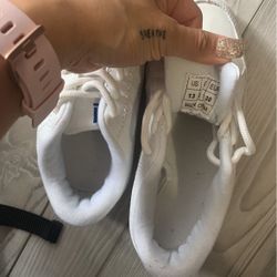 Kid’s Sz 13 White bowling shoes 