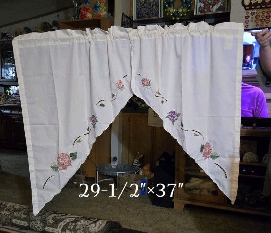 Window Valance w/Stiched Roses