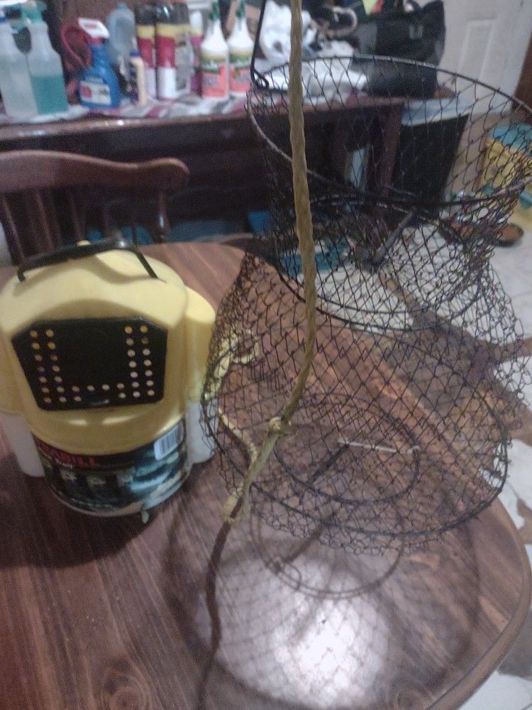 Hanging Fish Strainer & Bait Bucket