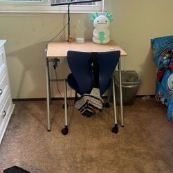 Kids Desk, chair and adjustable lamp