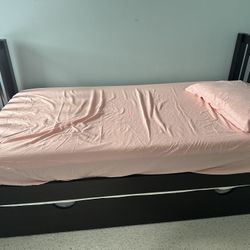 2 Beds With Trundle