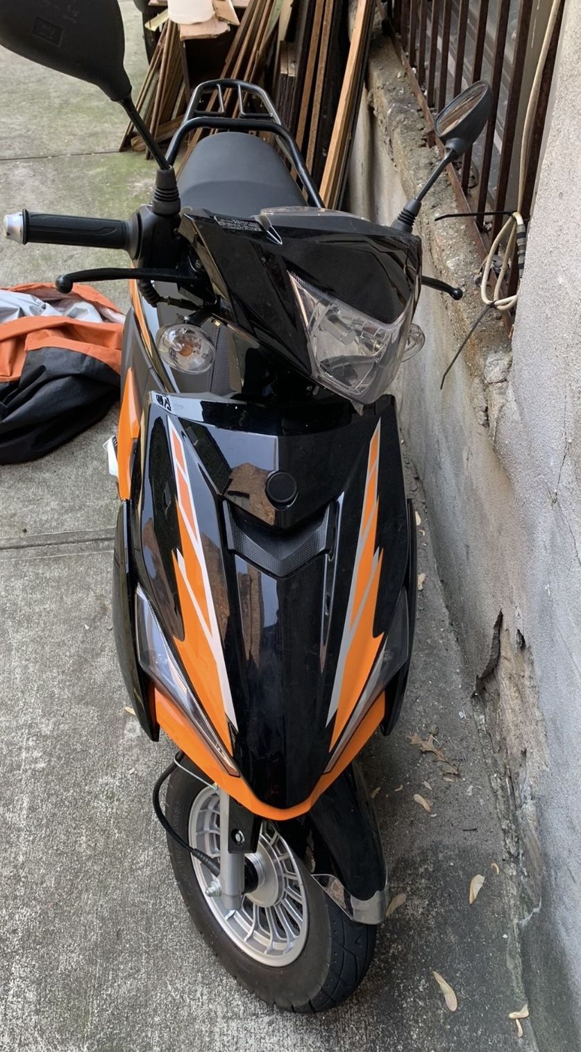 Black And Orange Viper 150 Cc 
