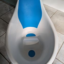 Munchkin Sit and Soak Non-Slip Baby Bath Tub, Unisex, 0-12 Months