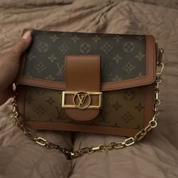 Authentic Louis vuitton Dauphine MM in reverse monogram 