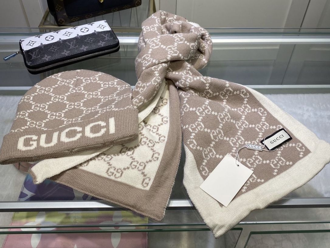 Gucci Hat and Scarf Set 