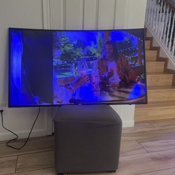 I’m Selling The TV Sansung 55 Invhes I have Problem The Screen Is Broken In The Corner Is Chip $60 