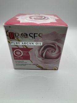 Anti - wrinkle day cream with rose and argan oil.