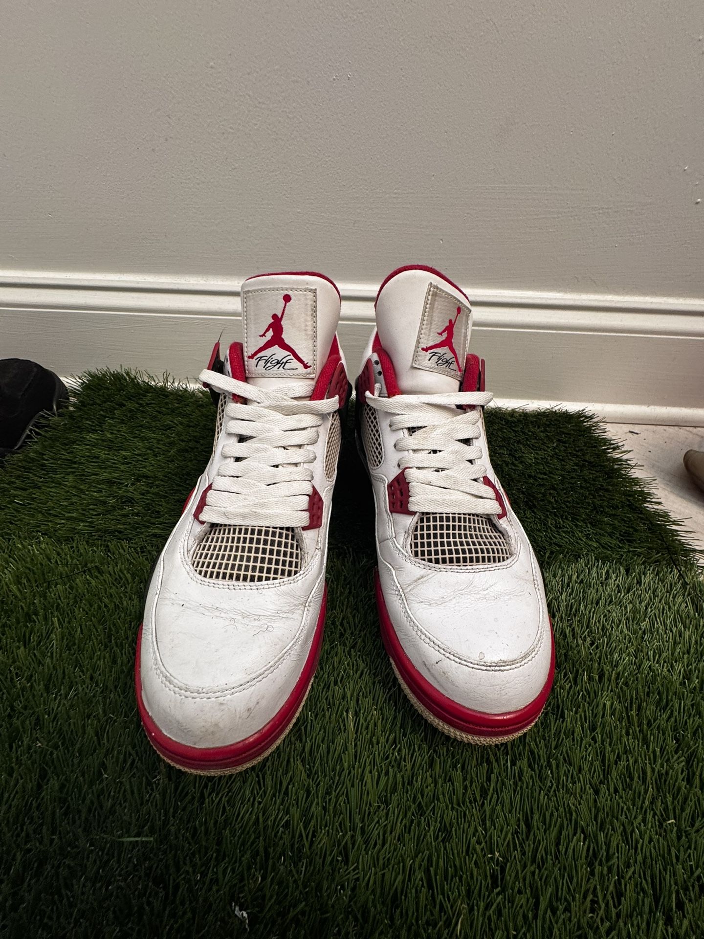 Air Jordan 4 Retro “Fire Red” (2011)