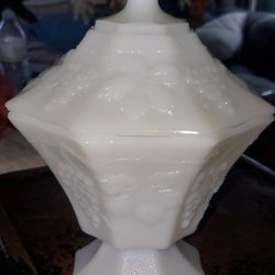 Vintage ANCHOR HOCKING White MILK GLASS Candy Dish W/ Lid footed