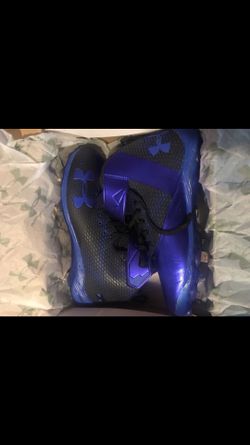 Zapatos de béisbol nuevos