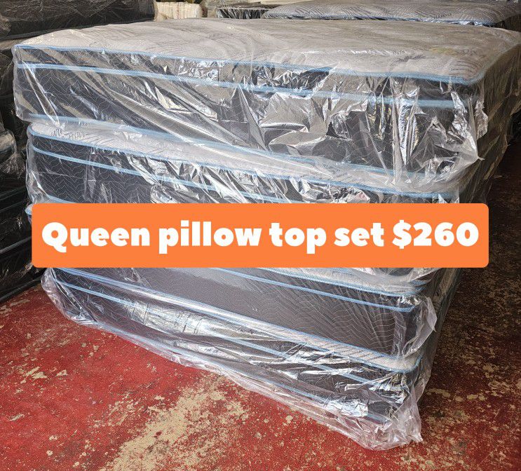 Queen Pillow Top Mattress And Box Spring 