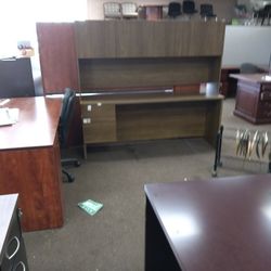 Desk With Hutch