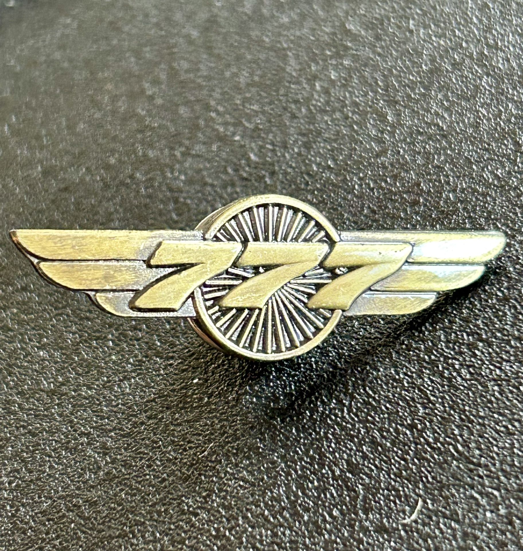 Boeing 777 Pilot Crew Gold Uniform Pin