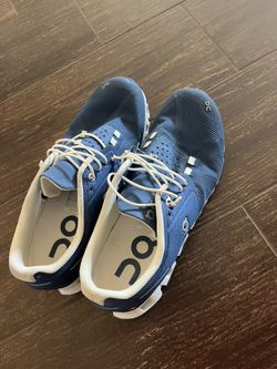 On Cloud Women’s Shoes 7.5