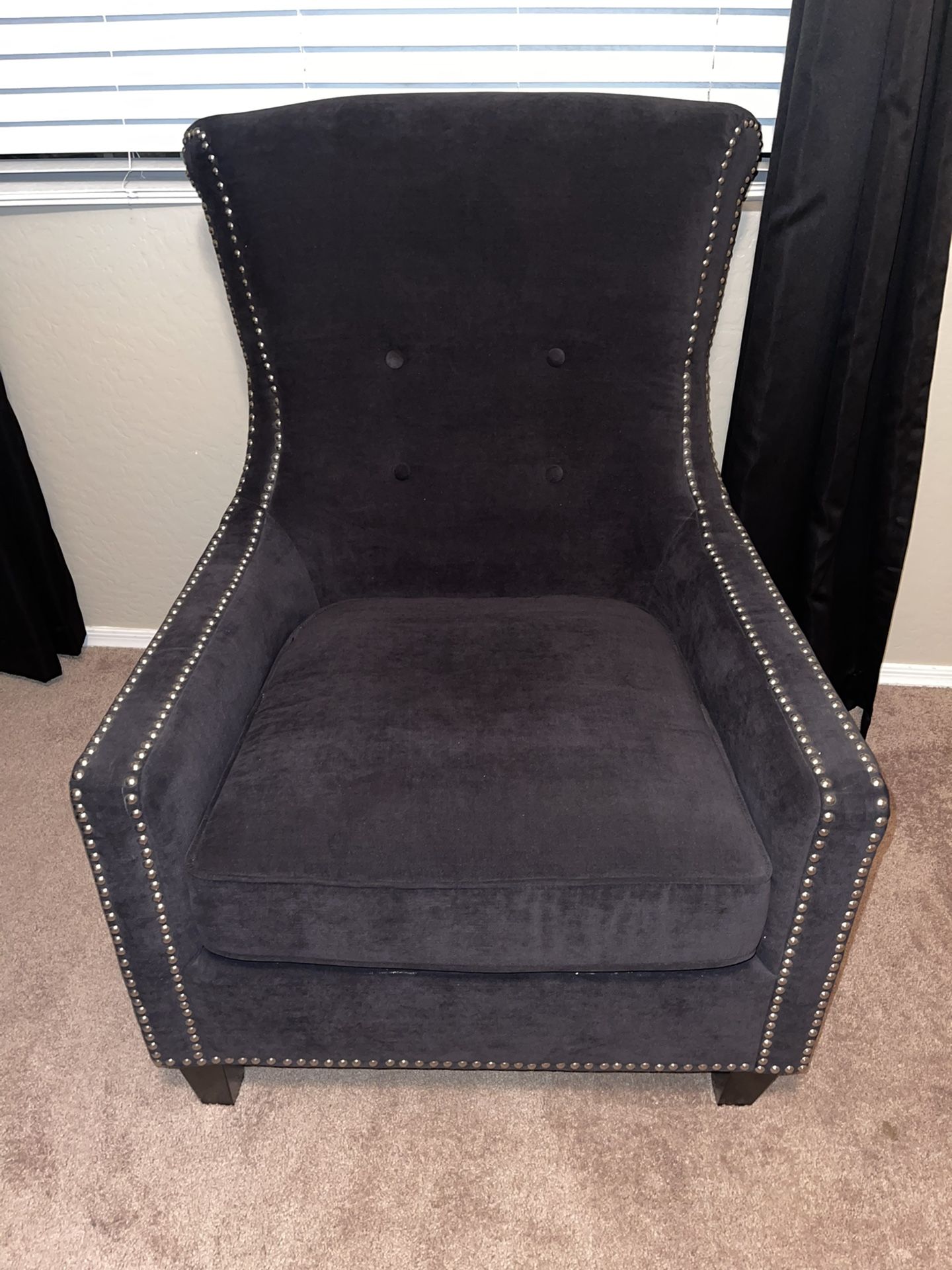 Beautiful Full Size Accent Chair Black With Silver Nailheads Used