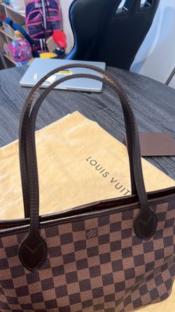 Louis Vuitton Neverfull Pochette for Sale in New York, NY - OfferUp
