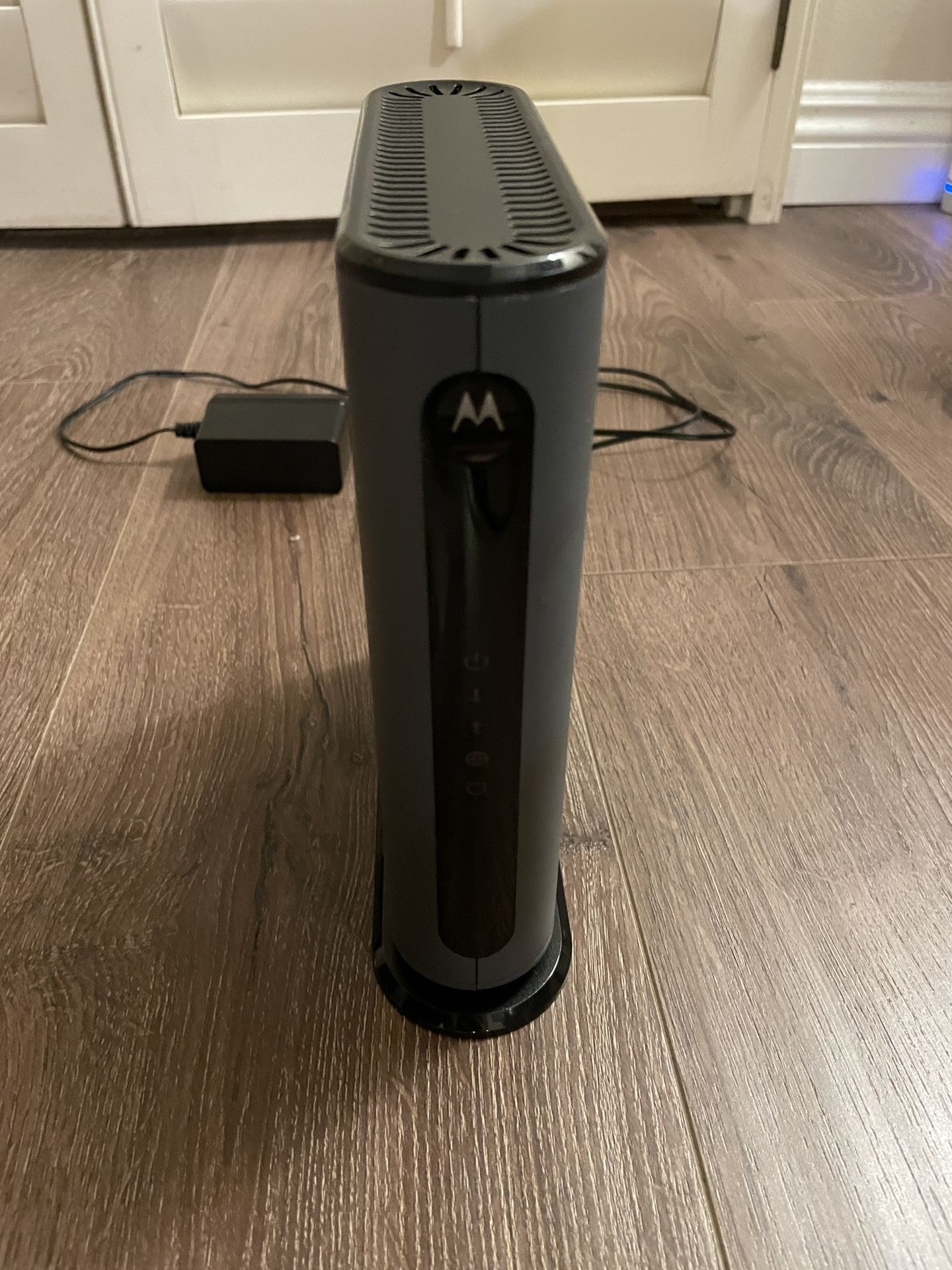 Motorola MB7621 24x8 DOCSIS 3.0 Cable Modem