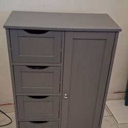 WOOD BATHROOM FLOOR CABINET OR KITCHEN CUPBOARD WITH 4 DRAWER HALLWAY CABINET $100. LIKE NEW  VERY NICE BEAUTIFUL 👍.