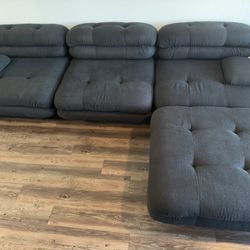 BLACK SECTIONAL COUCH 
