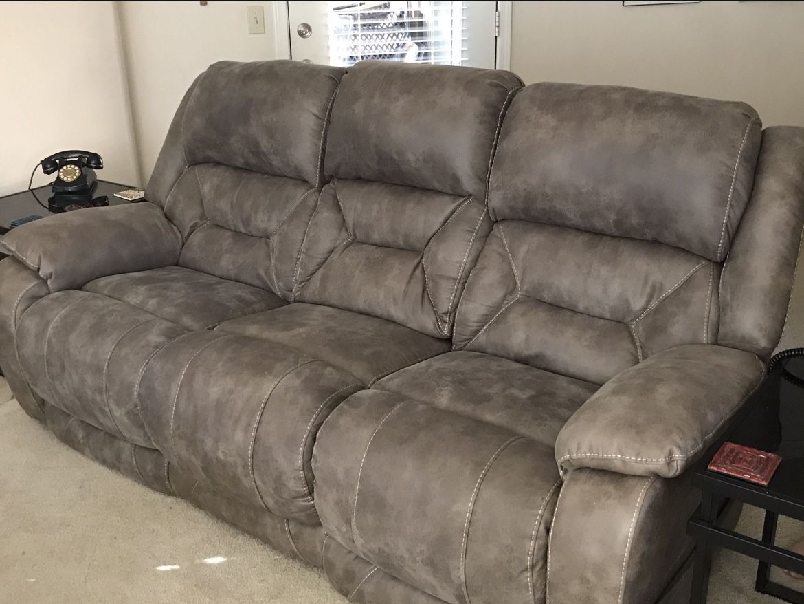 $200 Power Recliner Couch