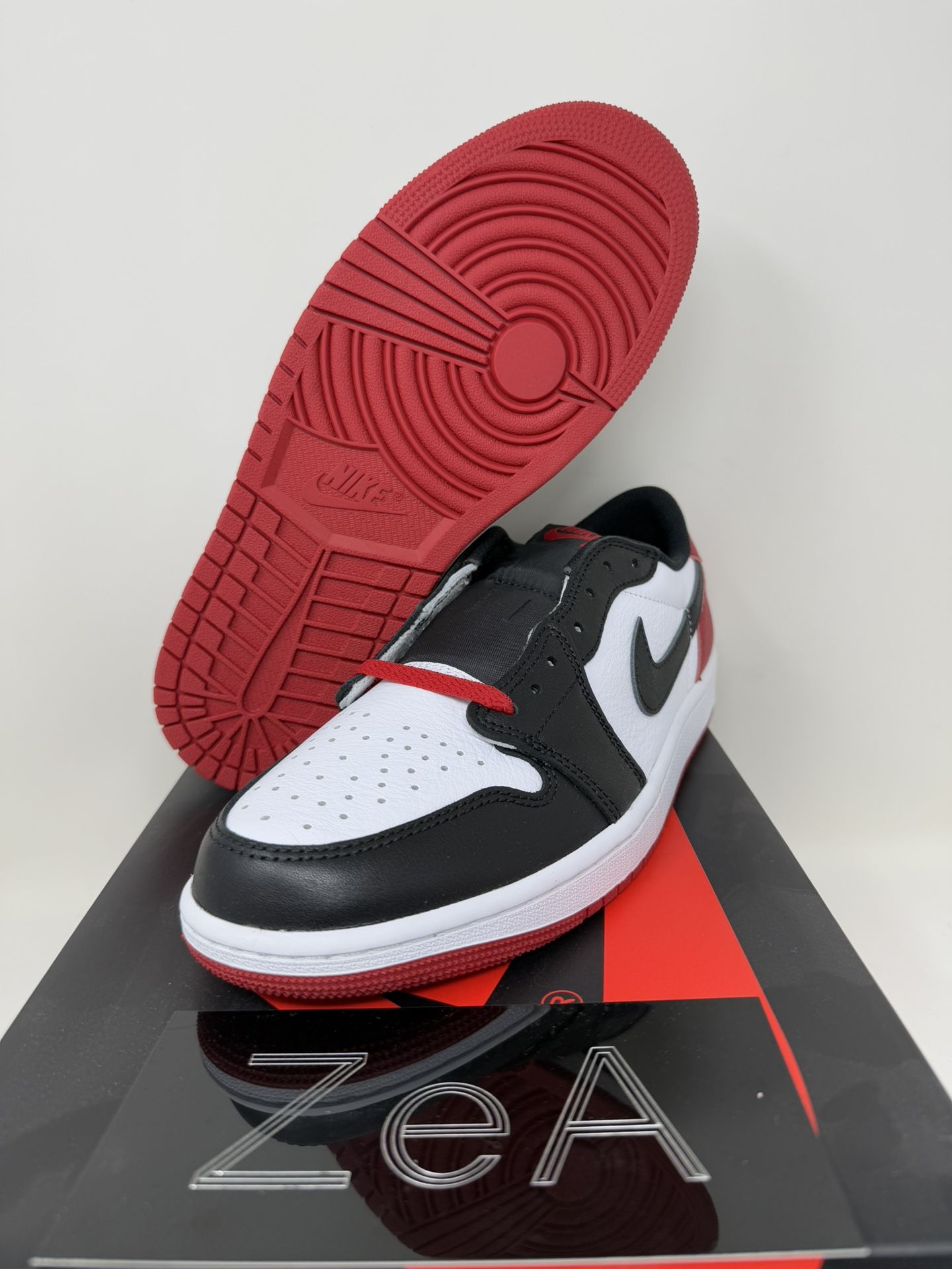 Nike Air Jordan 1 Retro Low OG Black Toe Size 9