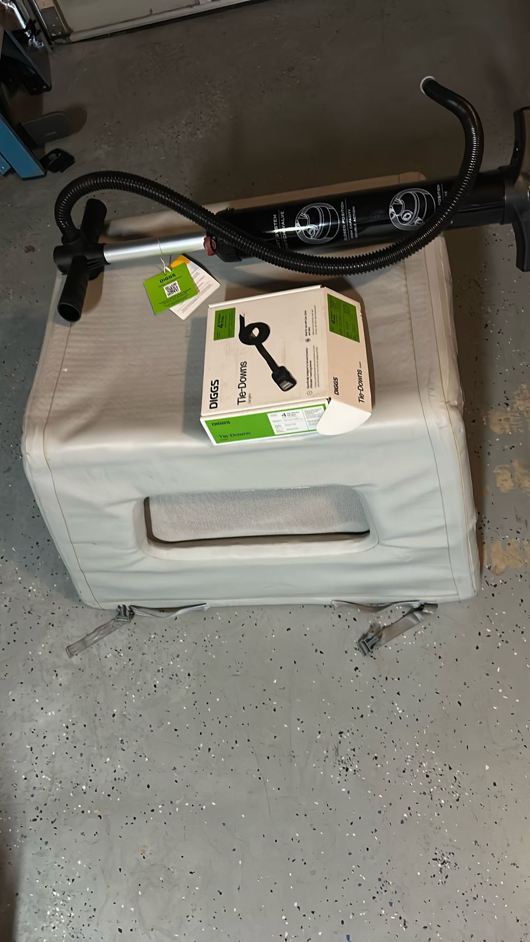 Dogs Inflatable/ Rigid Dog Kennel For Medium Size Dog