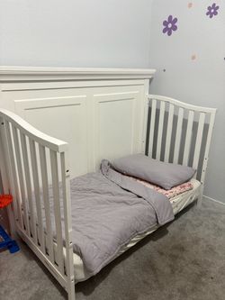 Crib/ toddler bed
