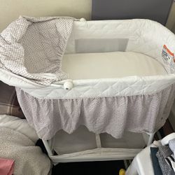 Deluxe Gliding bassinet From Delta Children
