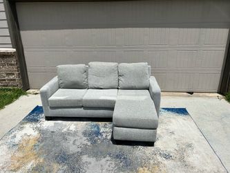Modern Gray Sectional Sofa with Chaise – Clean & Comfortable