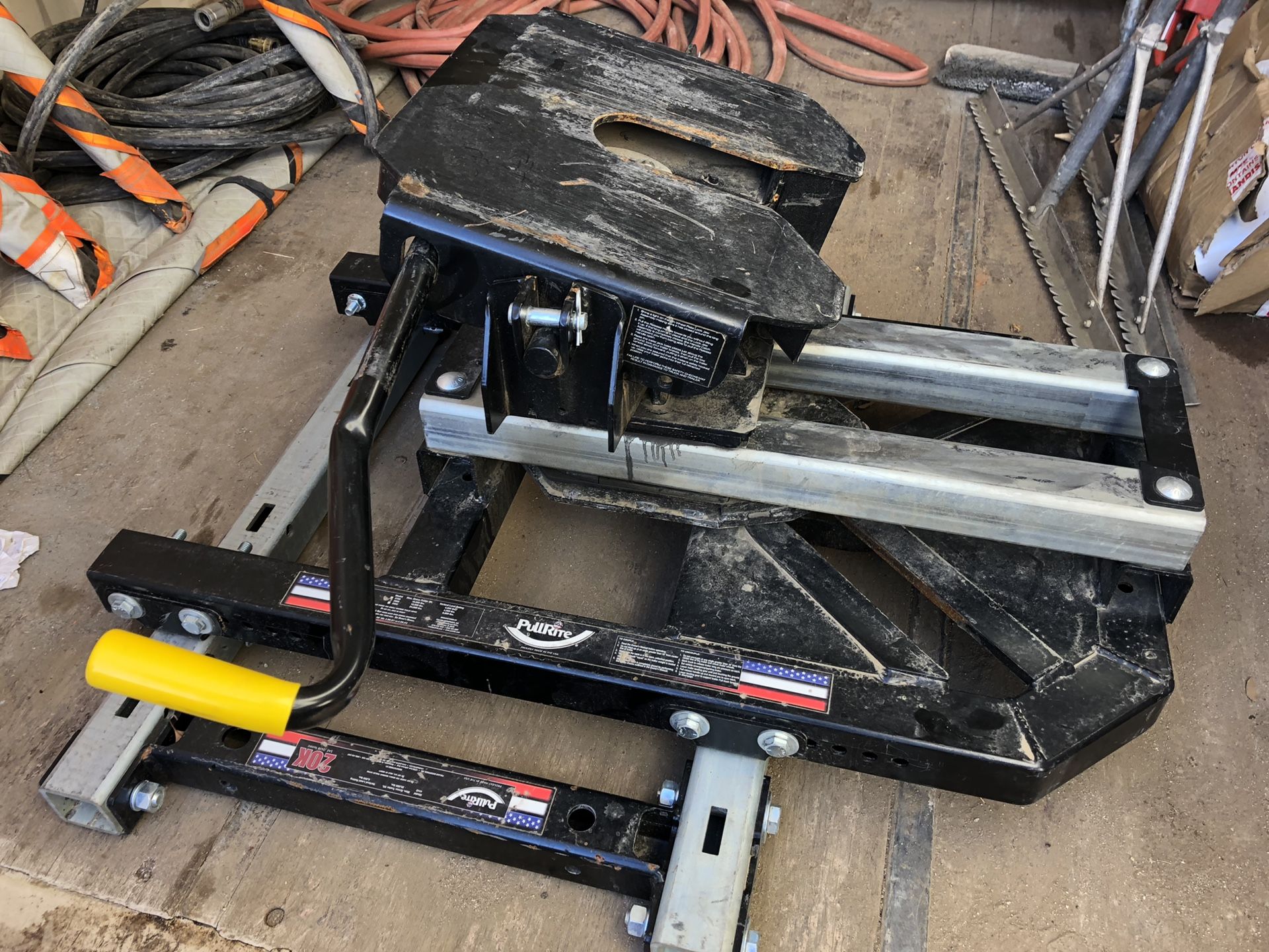 Pullrite Superglide 20k 5th Wheel Hitch w/Ford Factory Puck System