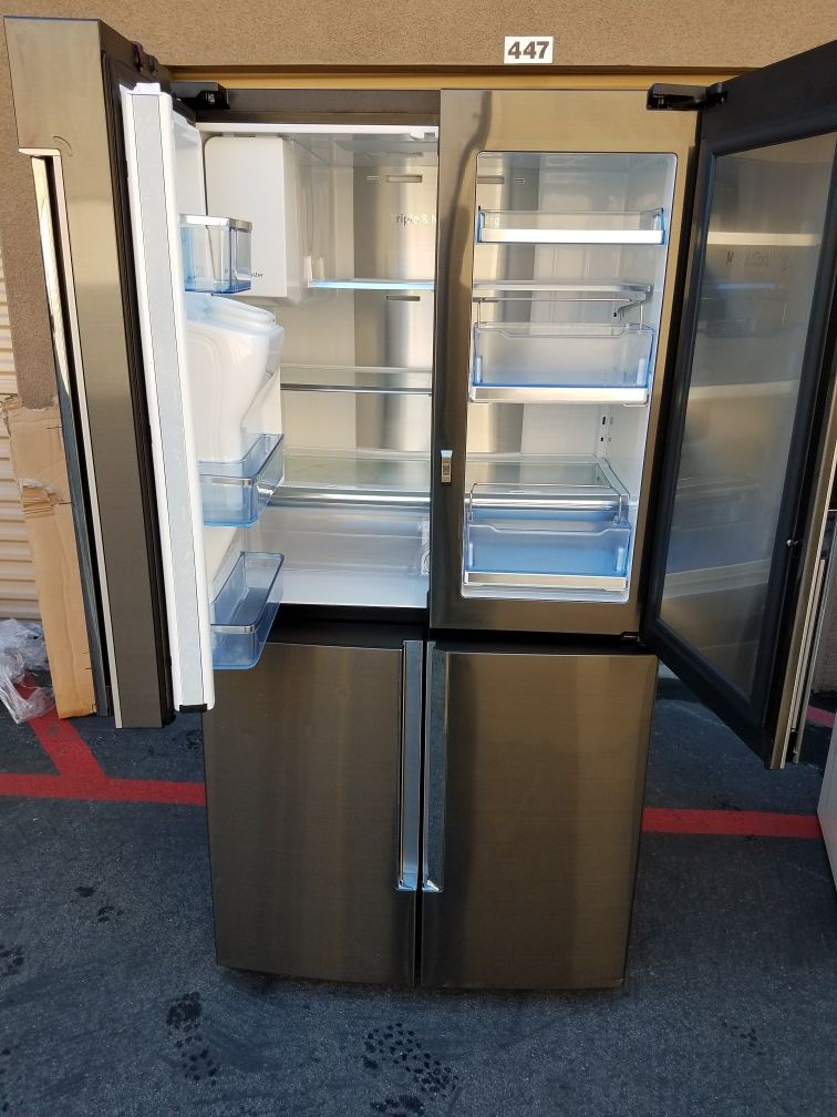 like new Samsung black stanless refrigerator