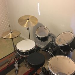 Ludwig 5 Piece Drum Kit, $300