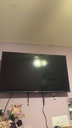 Hisense Roku TV Flat Screen 32 inch