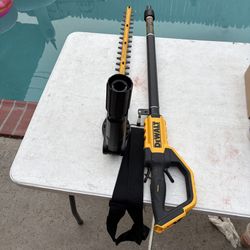 DeWalt 20V Max Pole Hedge Trimmer DCPH820
