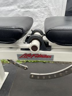 Life Fitness Strength Adjustable Bench