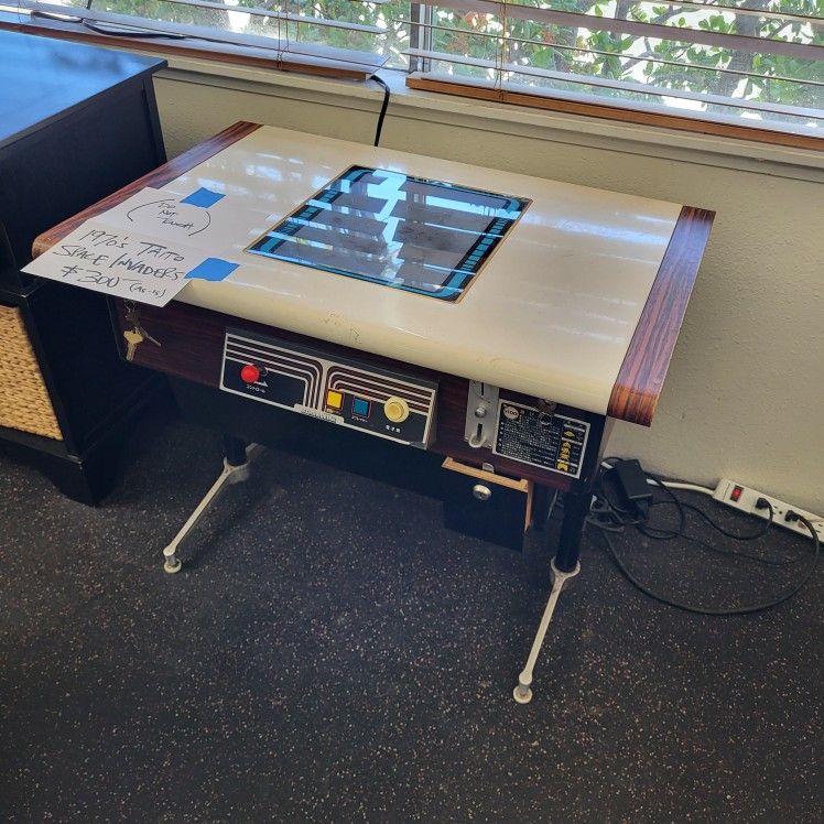 Vintage Arcade Game: Taito 1970's SPACE INVADERS CRT TV Cocktail Table