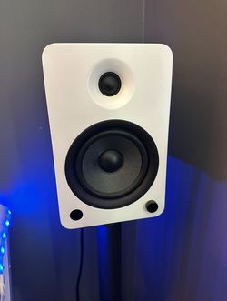 Kanto YU6 Powered Speakers With 32” Kanto Stands 