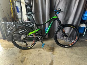 Full suspension Giant MTB