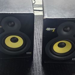 Pair Of Rokit 5 Powered Monitors. 