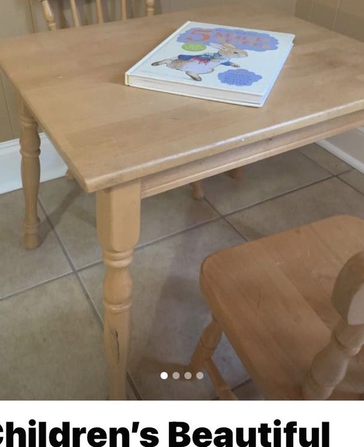 Beautiful Little Vintage Table And Chairs Solid wood