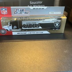 Oakland Raiders 1:80 Scale Die Cast Collections Truck 