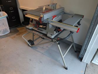 Rigid 10-in table saw