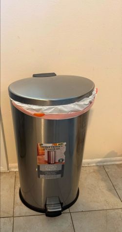 Garbage can