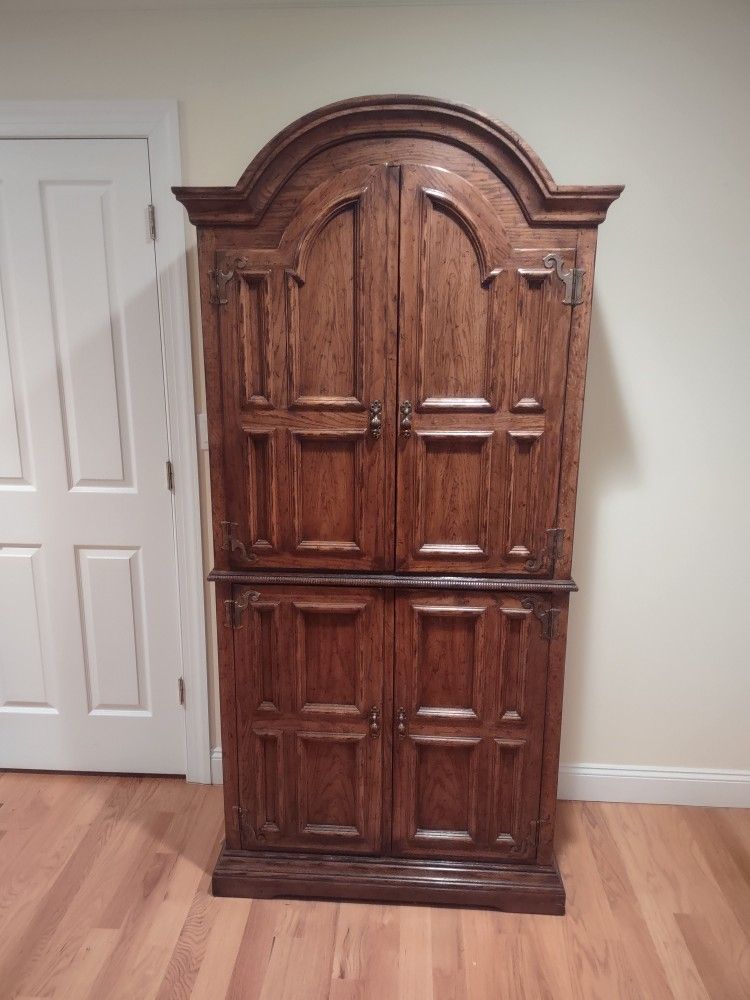 Drexel "Bishopsgate" Oak Wardrobe