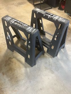 Husky saw horses