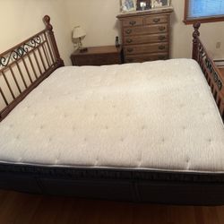 King size mattress ‼️‼️ Free Delivery 🚚 