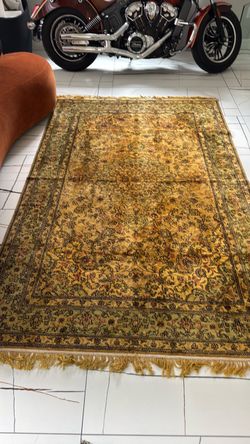 Persian-Style Floral Area Rug with Fringe