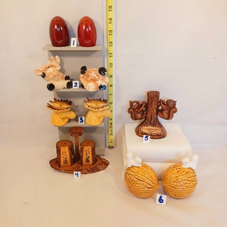 Vtg Moose & Squirrels S&P Shakers